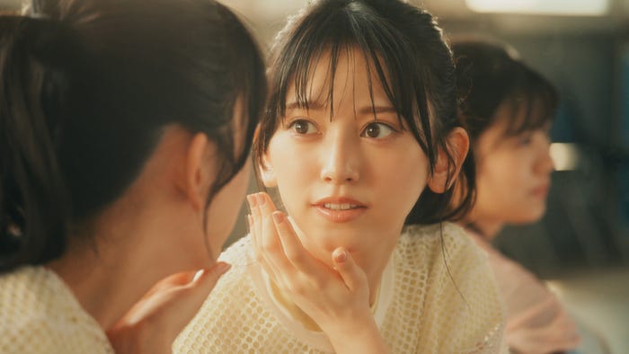 池田瑛紗「メイク キープ ミスト」 より(C)乃木坂46LLC