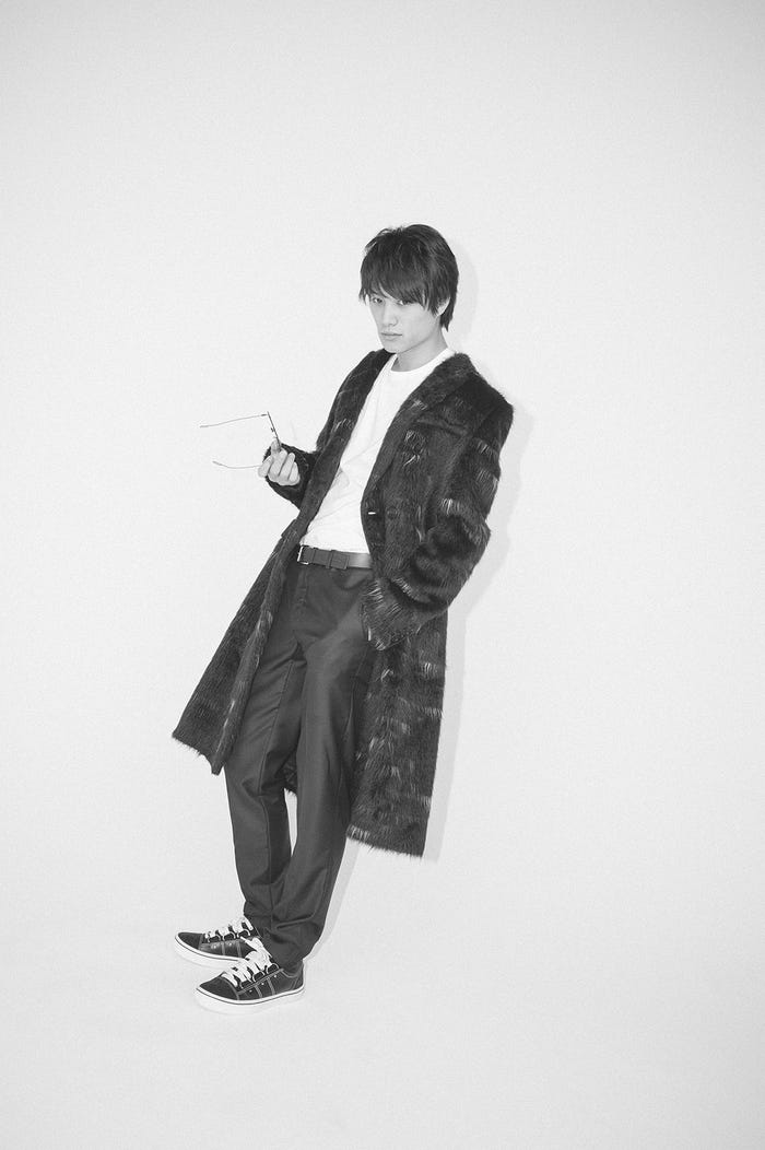 表紙候補カット/「鈴木伸之ファースト写真集“FACE”」より(画像提供:双葉社)