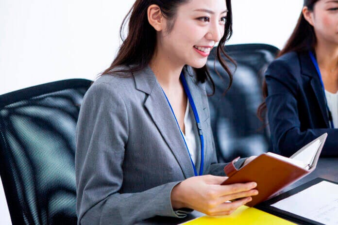 ⑤一生懸命な女性