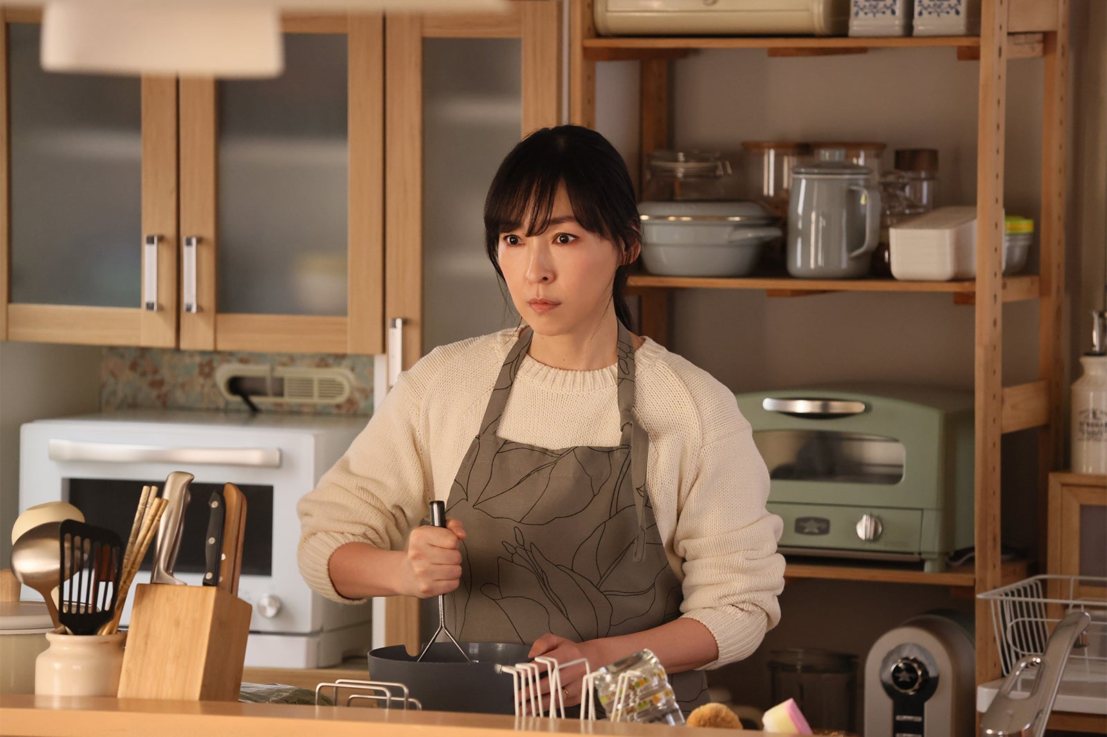 麻生久美子「月夜行路 ―答えは名作の中に―」第1話（C）日本テレビ