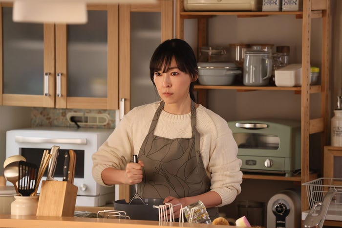 麻生久美子「月夜行路 ―答えは名作の中に―」第1話(C)日本テレビ