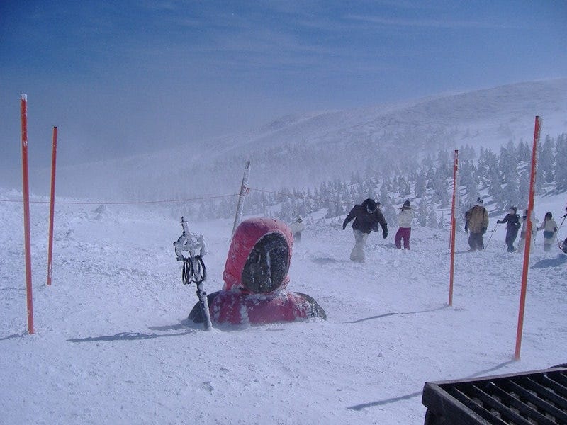 雪に埋もれた冬の蔵王地蔵尊（2009年2月22日撮影）