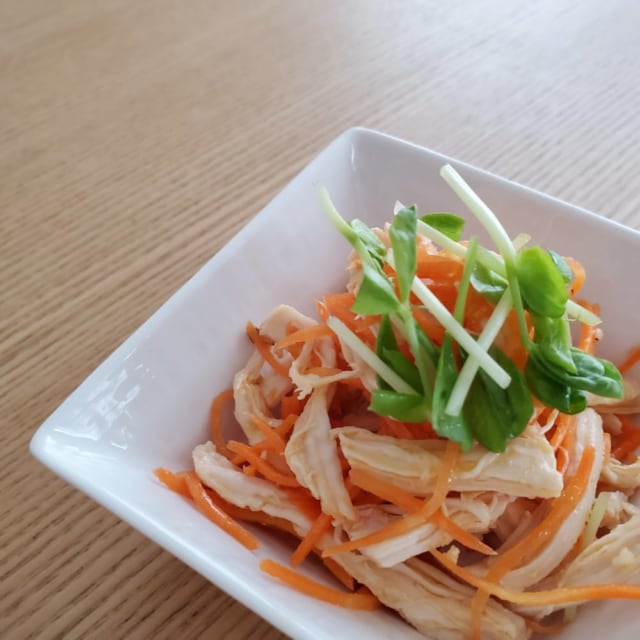 カルディ サラダの旨たれを使った人参と鶏ささみ和え