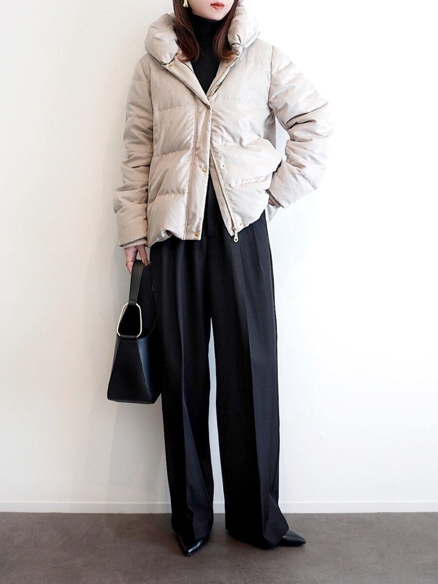 淡色ダウンモノトーンコーデ