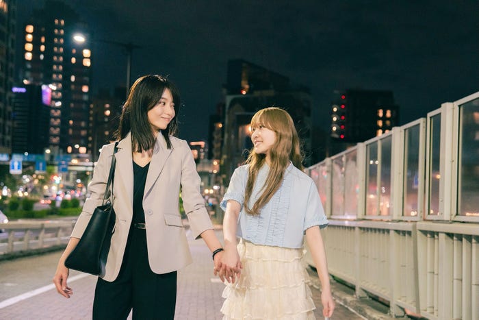 森カンナ、加藤史帆(C)「彩香ちゃんは弘子先輩に恋してる 2nd Stage」製作委員会・MBS/第5話より