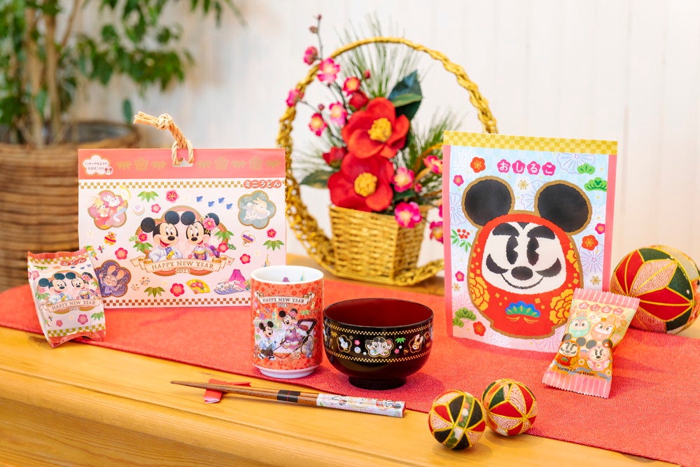 箸セット2,000円、おしるこ700円、お椀1,100円ほか（C）Disney