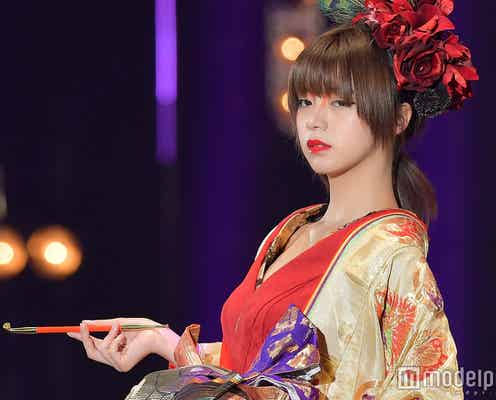 池田エライザ、花魁風衣装で妖艶ランウェイ 背中でサプライズも<TGC2018S/S>