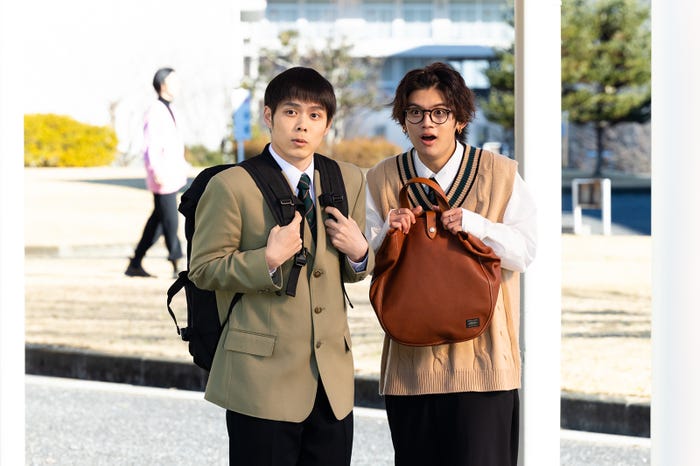 細田佳央太、藤原大祐 「もしも、イケメンだけの高校があったら」より(C)テレビ朝日