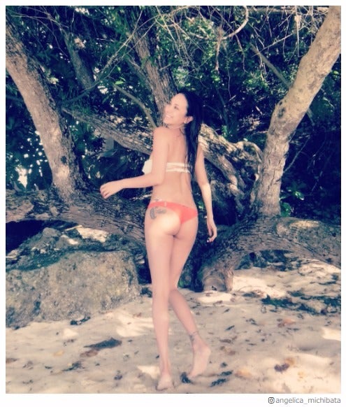 道端アンジェリカ、“美尻・美脚・美谷間”SEXYショット連投に反響「ナイスバディ」「満点のスタイル」