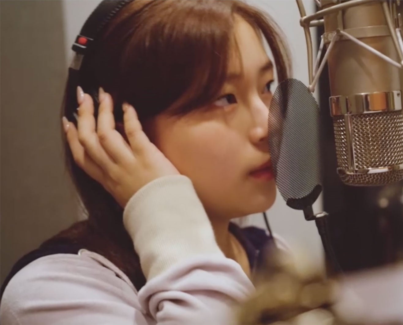 「虹プロ」出身・YUNA、デビュー最終段階へ 作詞挑戦＆レコーディングに密着