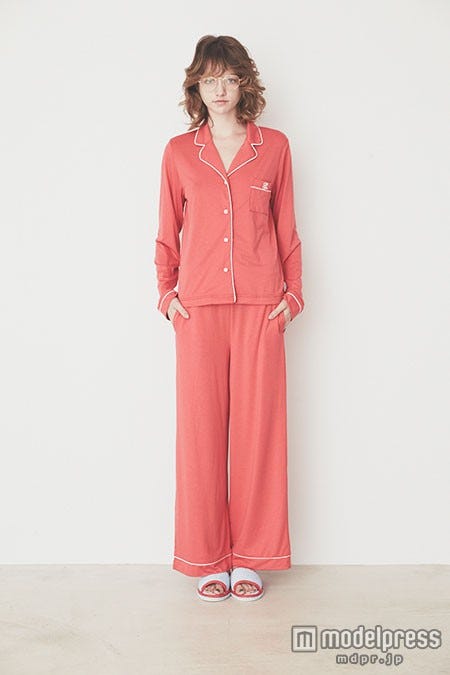 定番スタイルパジャマも暖色カラーで大人可愛く/画像提供:Priv. Spoons Club