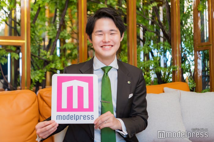 西淳平氏「バルセロナグループ」(C)モデルプレス