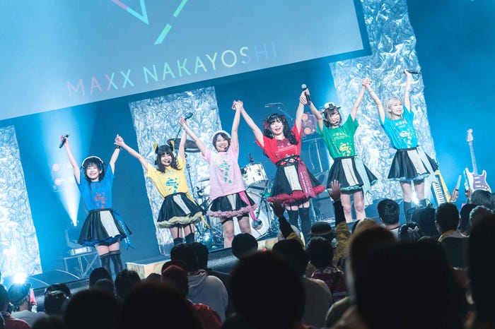 バンドじゃないもん!MAXX NAKAYOSHI/撮影:真島洸(Cuon)