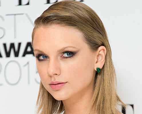テイラー・スウィフト、オールバック×セクシードレスで新たな魅力開花