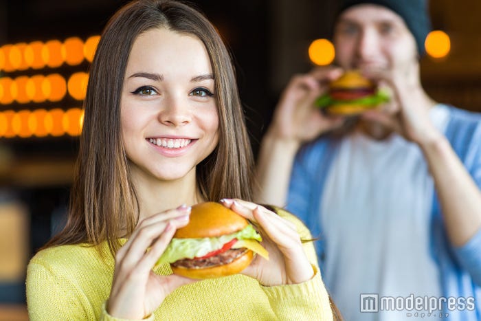 罪悪感なくおいしく食べてストレス発散(photo by mintybear/Fotolia)