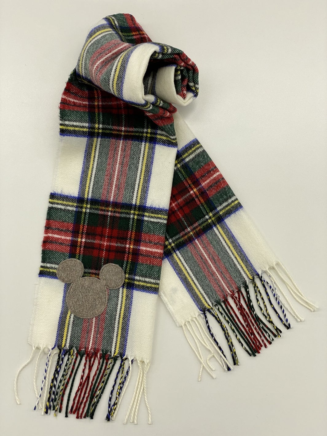 シャギー大判ストール／白／￥3,990（税込）（C）Disney