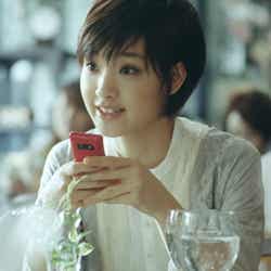 剛力彩芽/新CM「auスマートパス アプリ取り放題」篇より