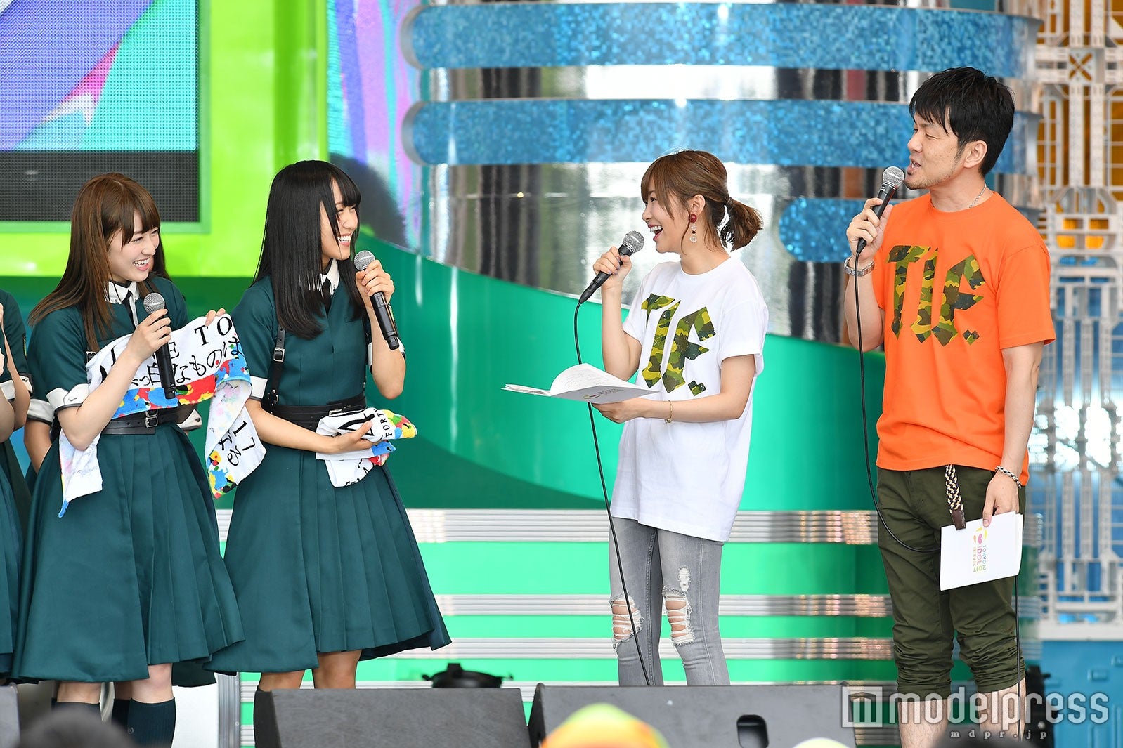 守屋茜、菅井友香、指原莉乃、土田晃之（C）モデルプレス