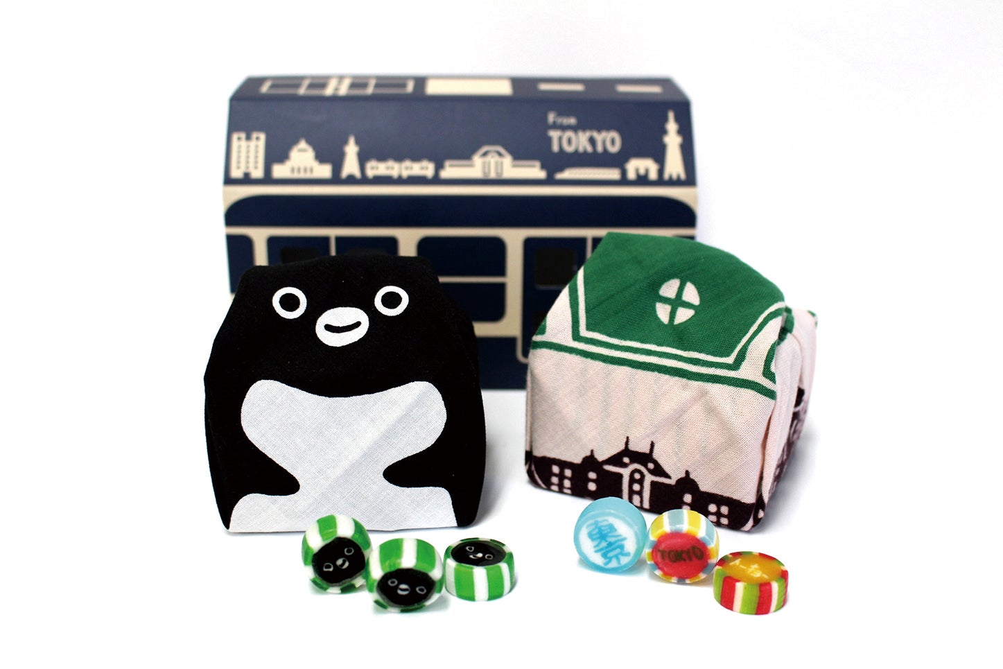 雑貨部門金賞：おでかけ！SuicaのペンギンTokyoみやげ 2,224円（C）Chiharu Sakazaki/JR東日本/DENTSU