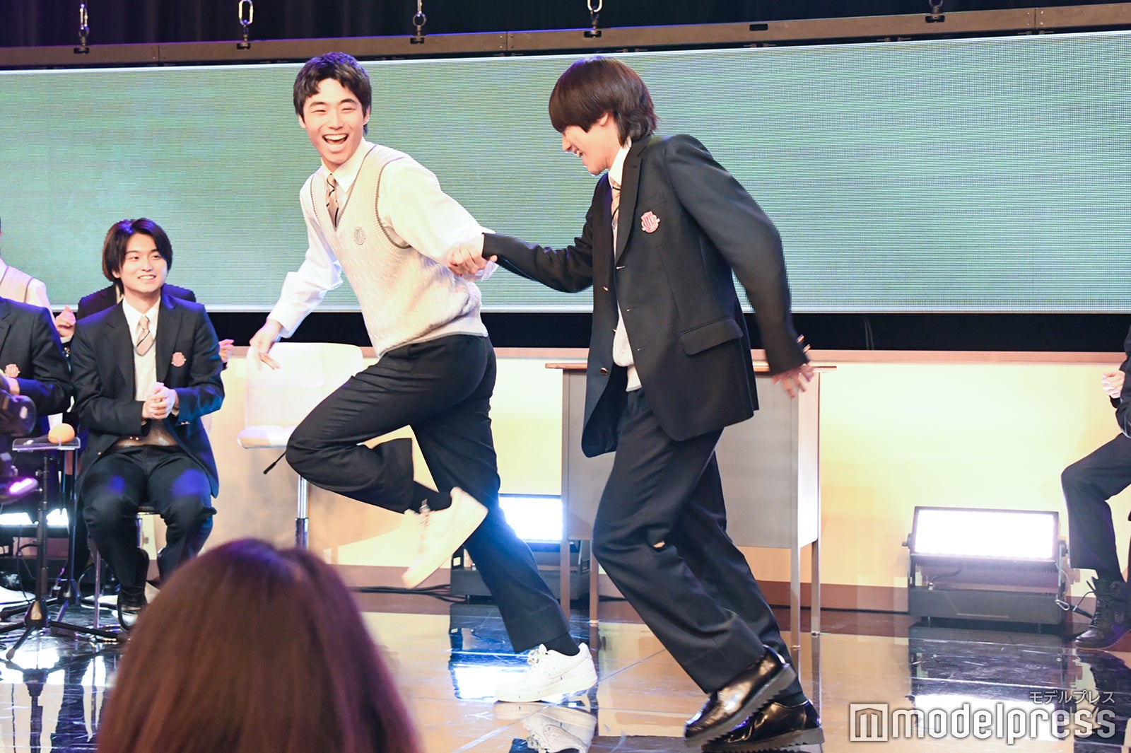 ダンスパフォーマンスをする八村倫太郎、山下幸輝（C）モデルプレス