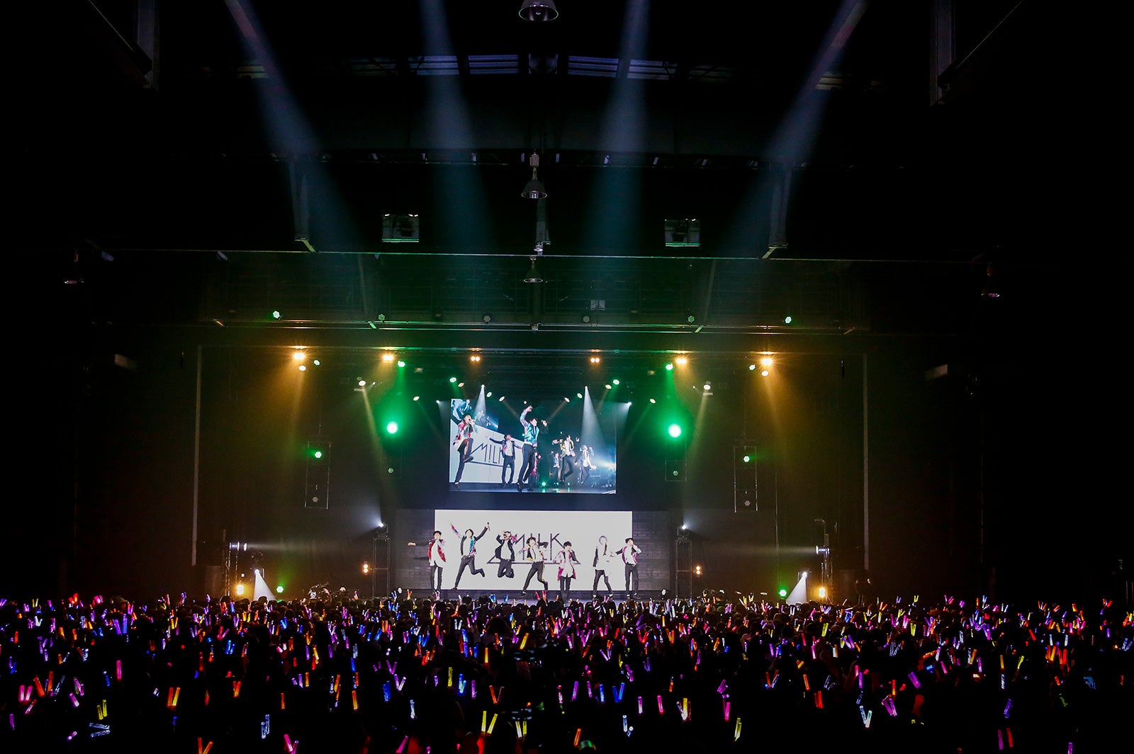 M!LK『7人7色～Winding Road～』（C）笹森健一、小坂茂雄