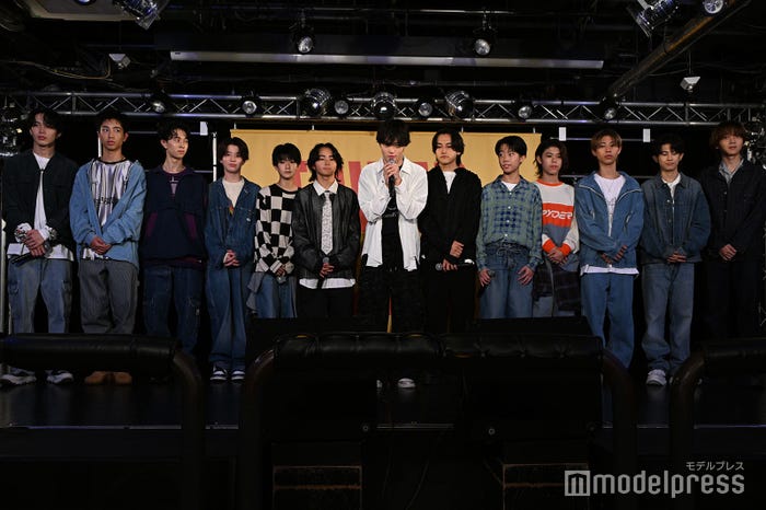 (左から)RAIKI(ライキ)、GOICHI(ゴイチ)、YUTA(ユウタ)、KEITO(ケイト)、RYOMA(リョウマ)、TAIKI(タイキ)、RUI(ルイ)、KANON(カノン)、KAIRI(カイリ)、COTA(コタ)、REN(レン)、KEI(ケイ)、TAICHI(タイチ)/BMSG TRAINEE(C)モデルプレス