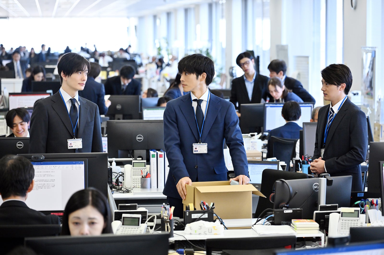 岡田将生、松坂桃李、櫻井海音「御上先生」第1話（C）TBS