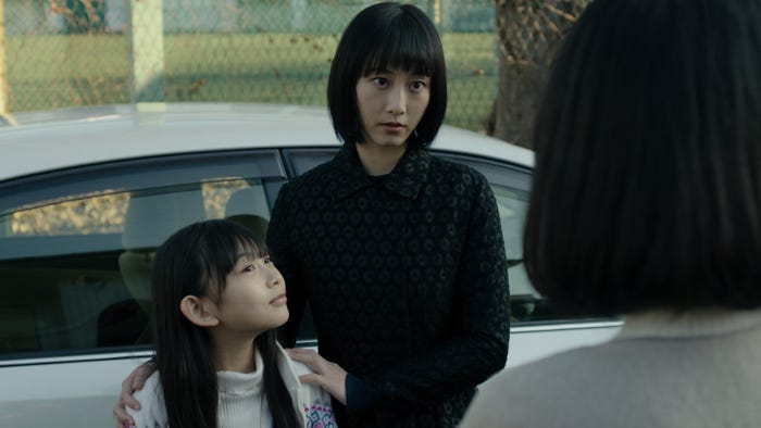 松井玲奈(中央)(C)2017NIKKATSU