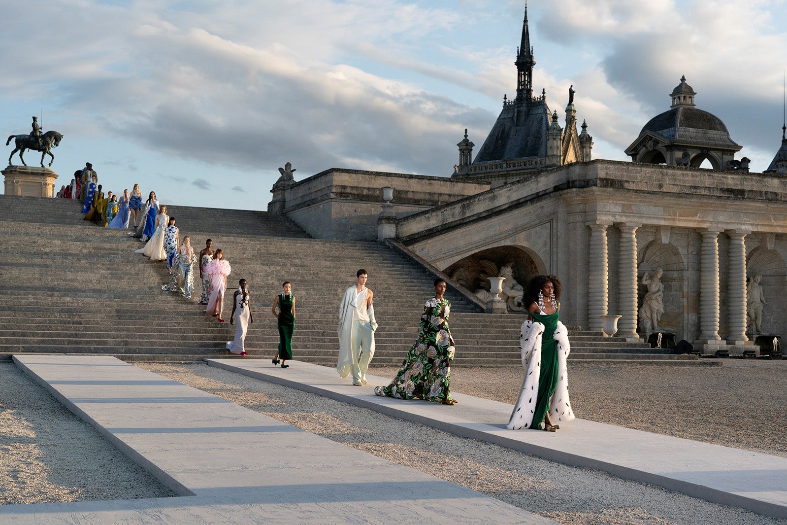 「メゾン ヴァレンティノ（MAISON VALENTINO）」の2023-24年秋冬オートクチュールコレクション（提供写真）