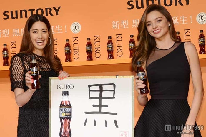 (左から)森泉、ミランダ・カー