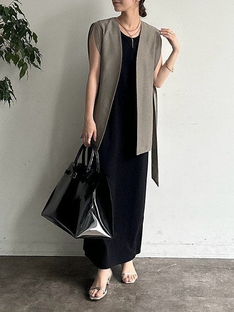黒ノースリーブワンピースコーデ1