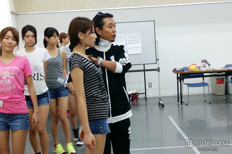 FUMIHITO先生に質問するなど、積極的な姿勢もうかがえた／（C）Miss TGC 2014