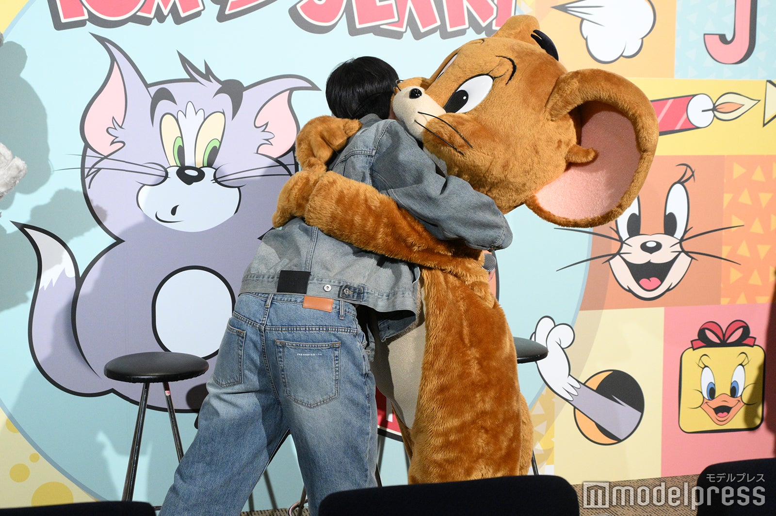 最後にジェリーとハグするJAEHYUN（ジェヒョン）（C）モデルプレス