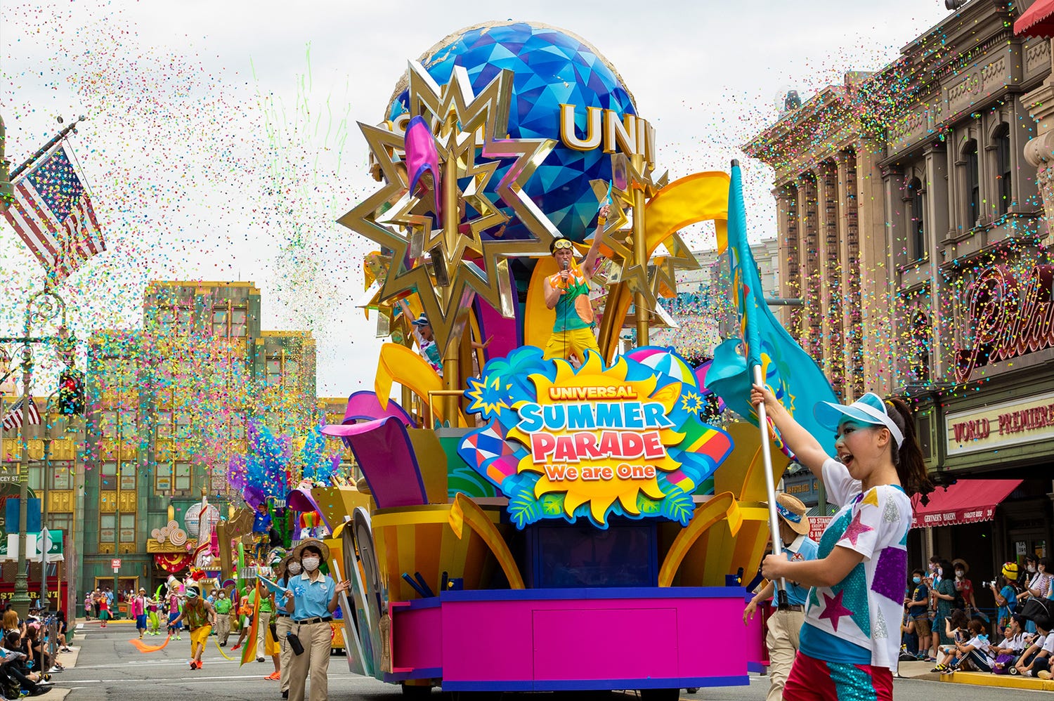 USJ「ユニバーサル・サマー・パレード」開幕、ルートに“目印”でゲスト同士の距離に配慮