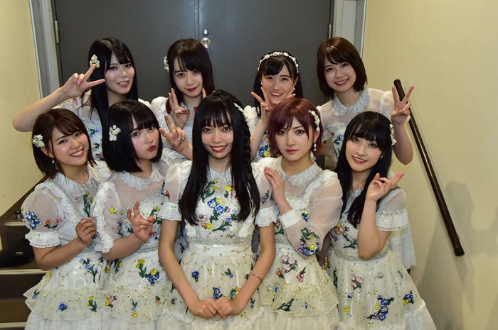 (後列左から)矢野帆夏、横山結衣、坂本愛玲菜、小田えりな(前列左から)山内鈴蘭、矢作萌夏、野島樺乃、岡田奈々、山崎亜美瑠「AKB48グループ歌唱力No.1決定戦 ファイナリストLIVE」(C)TBS