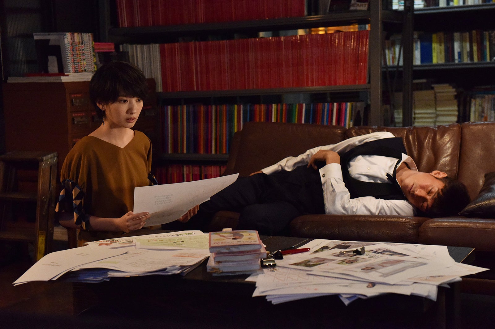 波瑠、伊勢谷友介／「サバイバル・ウェディング」第9話より（C）日本テレビ