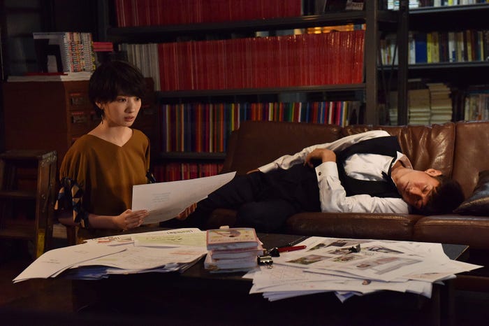 波瑠、伊勢谷友介/「サバイバル・ウェディング」第9話より(C)日本テレビ