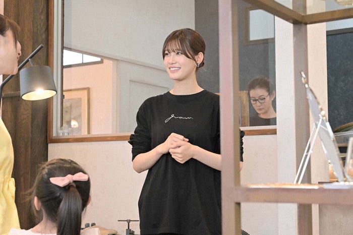 生見愛瑠「くるり~誰が私と恋をした?~」第9話より(C)TBS