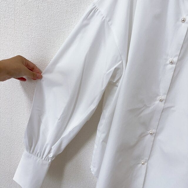 GU　パールボタンブラウス　ホワイト　袖口
