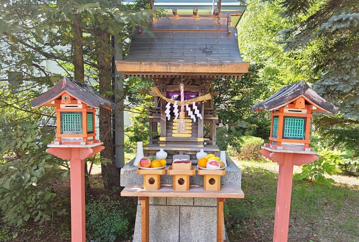 五穀豊穣と健康を守る豆神社（写真提供：岡女堂本家）