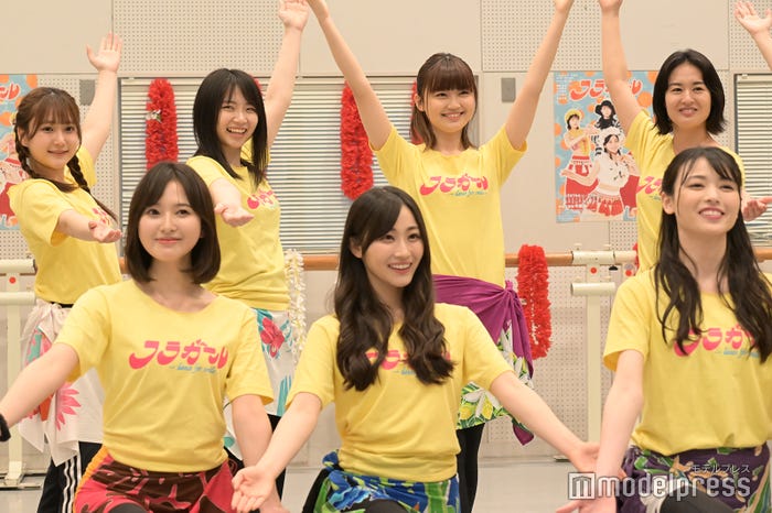 (前列左から)兒玉遥、潮紗理菜、矢島舞美(後列左から)鈴木くるみ、本西彩希帆、大串有希、岡田帆乃佳(C)モデルプレス