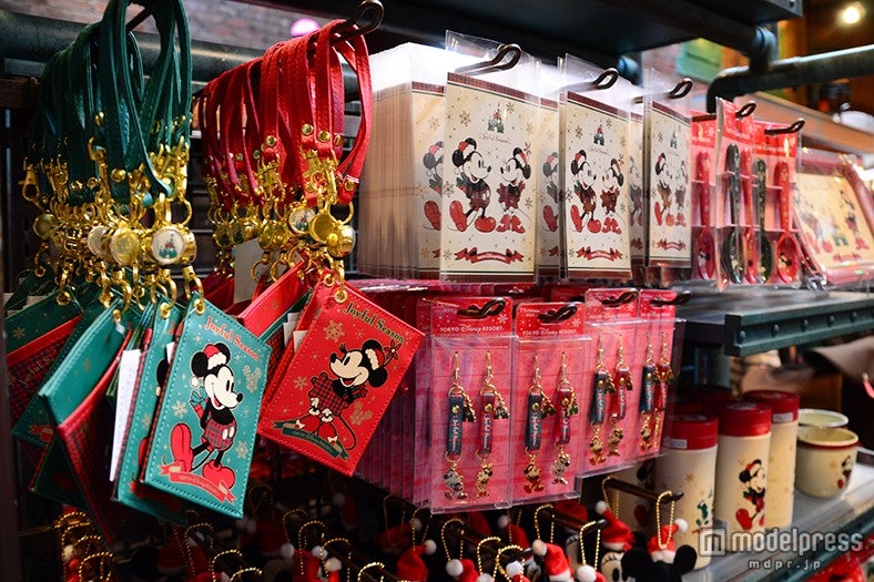 パスケース各￥1500、ポストカード￥200、ペアストラップ￥1400