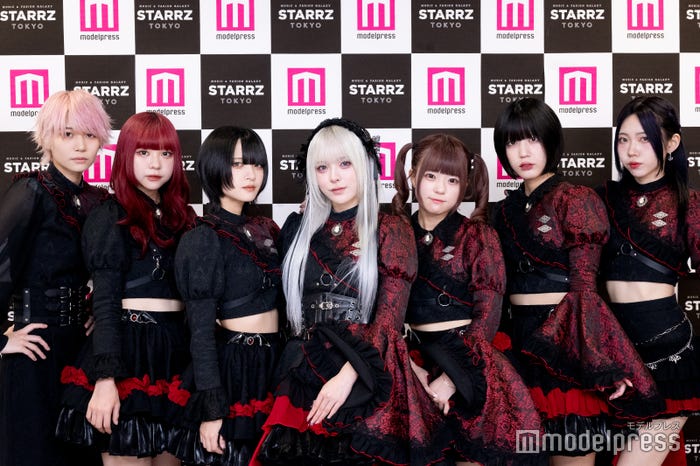 AVAM/(左から)桔梗花香、大原乙葉、東雲青空、月深乃絢、姫宮ゆか、佐伯七海、小鳥遊あみ(C)モデルプレス