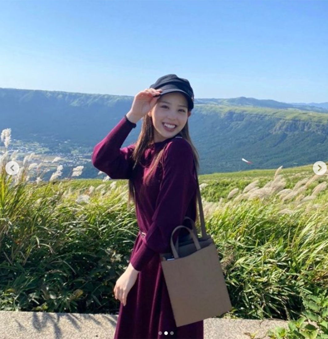 NiziUマコ、大自然でオフ満喫 笑顔ショットに「大人っぽい」と反響