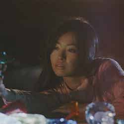 The Flickersの楽曲「new romantics」のミュージックビデオで主演をつとめた田辺桃子