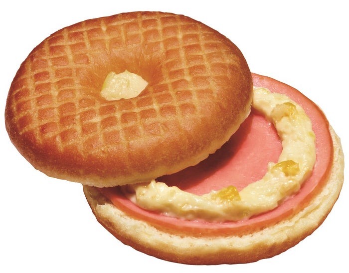 セイボリーサンド・ドーナツハムコーン(172円)/画像提供:ダスキン