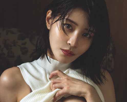 岸明日香、ビキニ姿で豊満美バスト際立つ