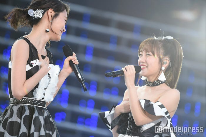 前田敦子、高橋みなみ「思い出のほとんど」(C)AKS