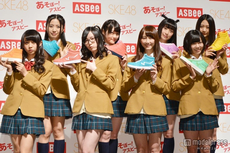 SKE48（前列左から：木崎ゆりあ、松井珠理奈、松井玲奈、須田亜香里、後列左から：古川愛李、木本花音、高柳明音、古畑奈和）