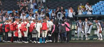 悔し涙の神村学園ナインが異例の行動 勝者の佐野日大を総出でお見送り ネット感動「応援したくなる」「本当に素敵」
